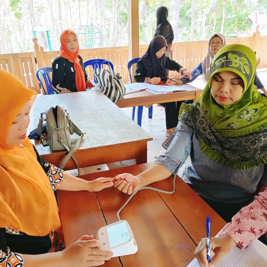 Kegiatan Posyandu Lansia dan Posbindu Sindon